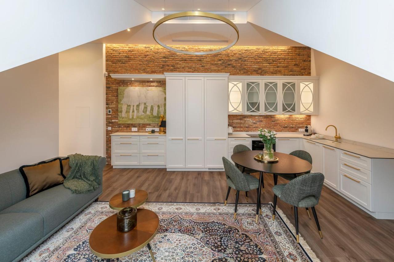 וילנה Artsy Exclusive Old Town Residence Gallery Walk מראה חיצוני תמונה