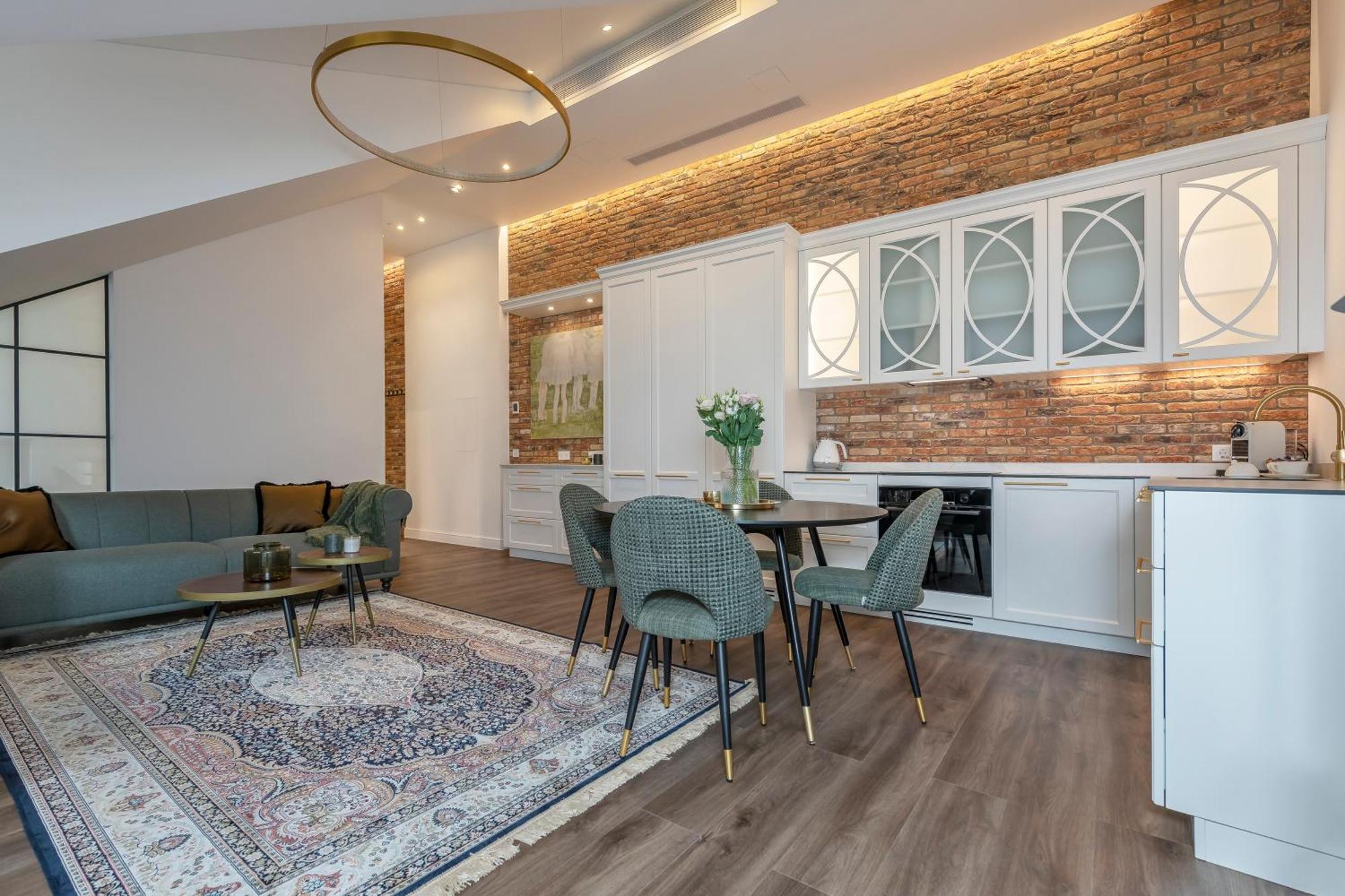 וילנה Artsy Exclusive Old Town Residence Gallery Walk חדר תמונה