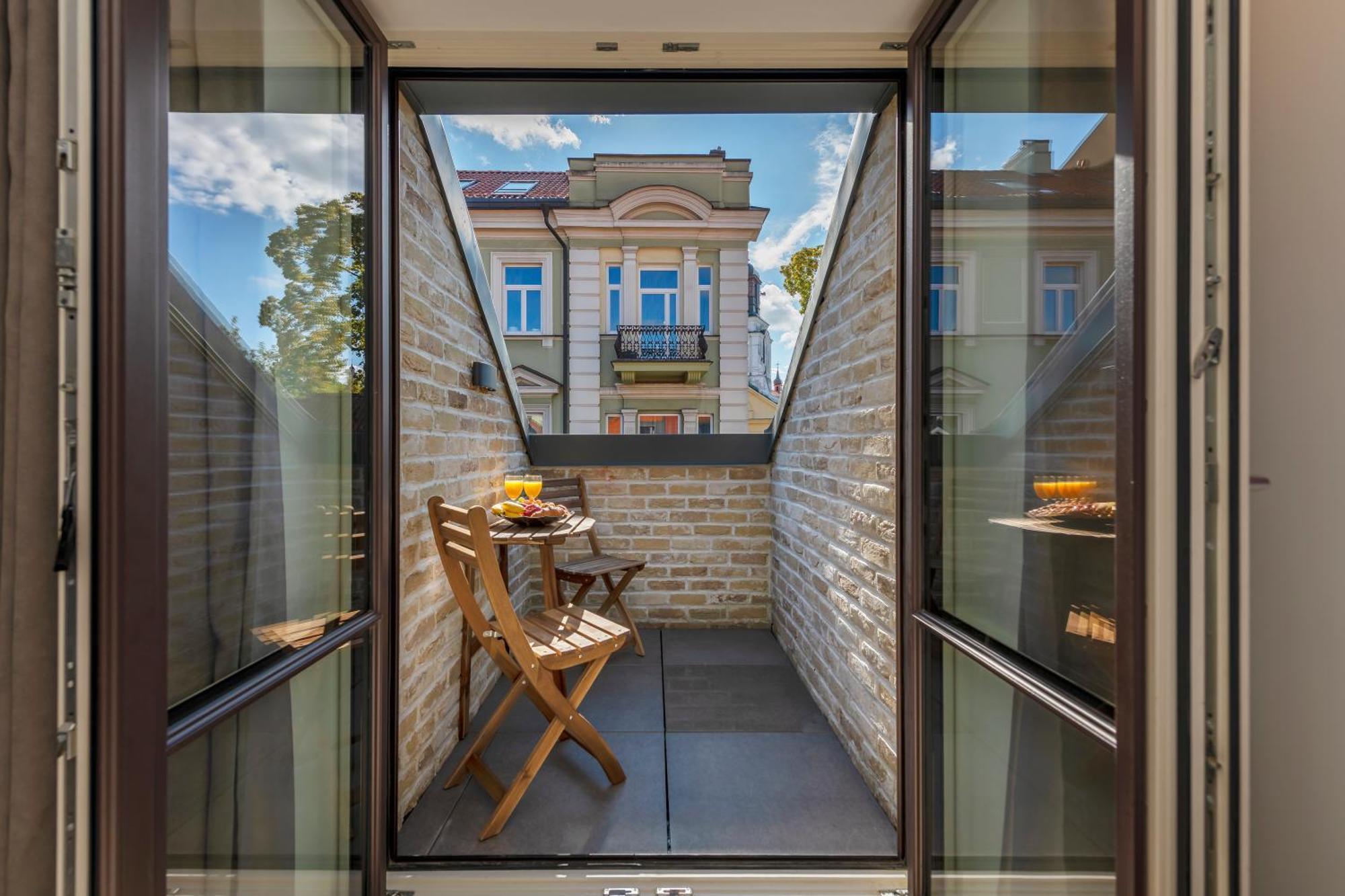 וילנה Artsy Exclusive Old Town Residence Gallery Walk מראה חיצוני תמונה